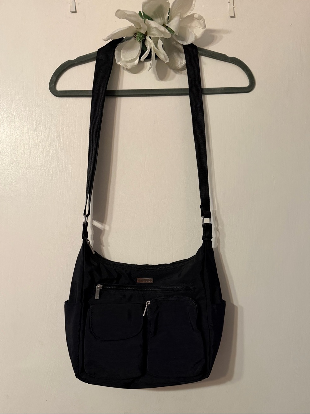 Baggallini Crossbody Black Nylon Zippered Travel Purse Shoulder Bag